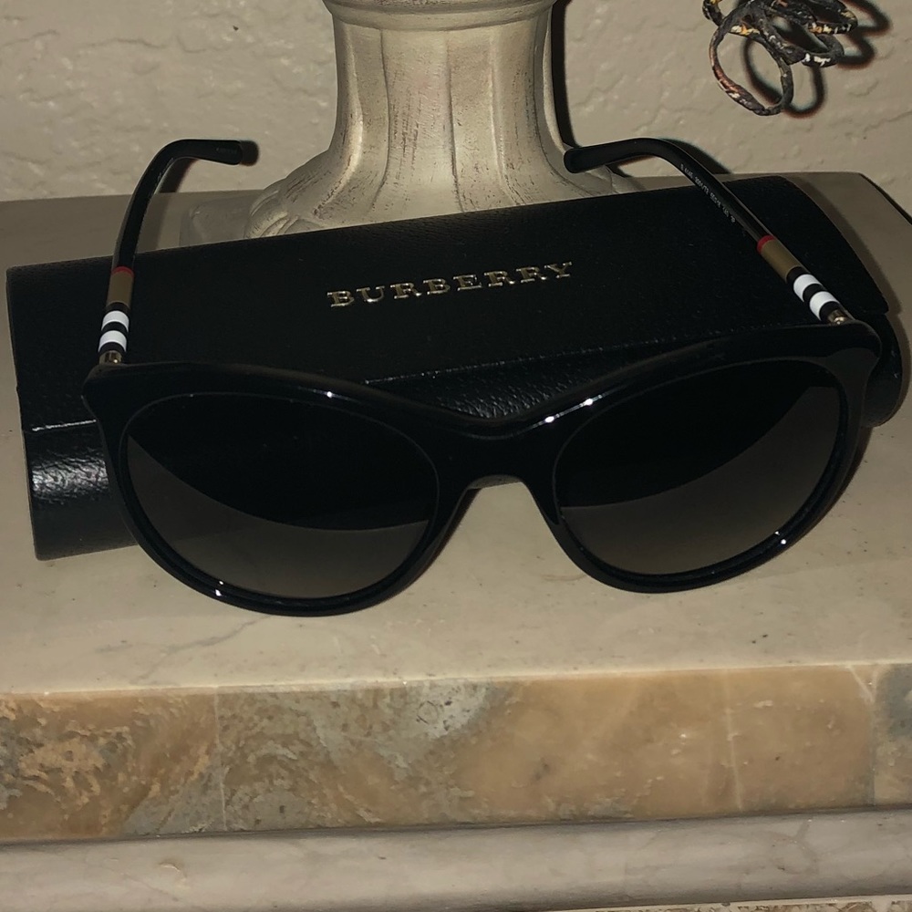 BURBERRY SUNGLASSES 🔥🔥